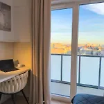 Urban Global Premium, 8th Floor, No 14 - Free Garage Apartment