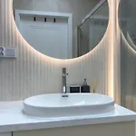 Urban Global Premium, 8th Floor, No 14 - Free Garage Apartment *