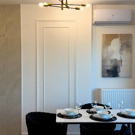 Urban Global Premium, 8th Floor, No 14 - Air Condition - Balcony - Free Garage Katowice