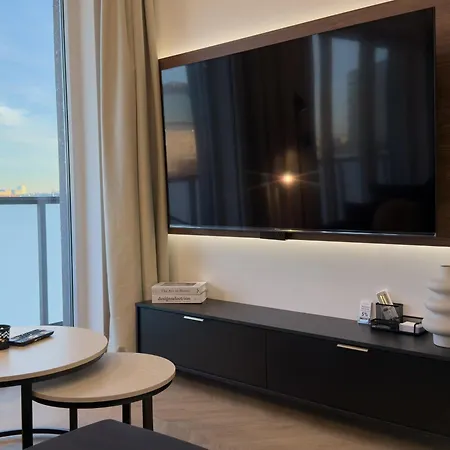Urban Global Premium, 8th Floor, No 14 - Air Condition - Balcony - Free Garage Apartment