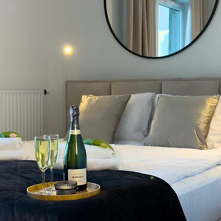 Urban Global Premium, 8th Floor, No 14 - Air Condition - Balcony - Free Garage * Katowice