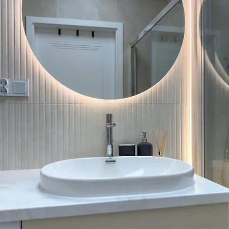 Urban Global Premium, 8th Floor, No 14 - Air Condition - Balcony - Free Garage Apartment *
